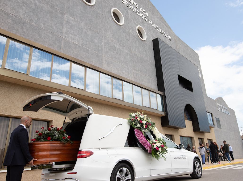 Una docena de tanatorios de Grupo ASV reciben el certificado de excelencia  en Alicante, Valencia y Andalucía